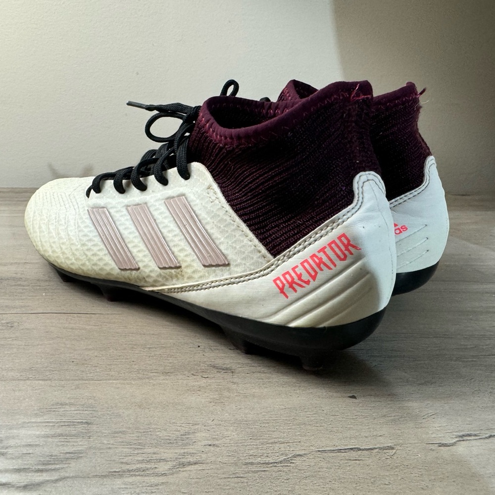 ADIDAS Predator Women’s Soccer Cleats Sz 7 - Picture 3 of 10